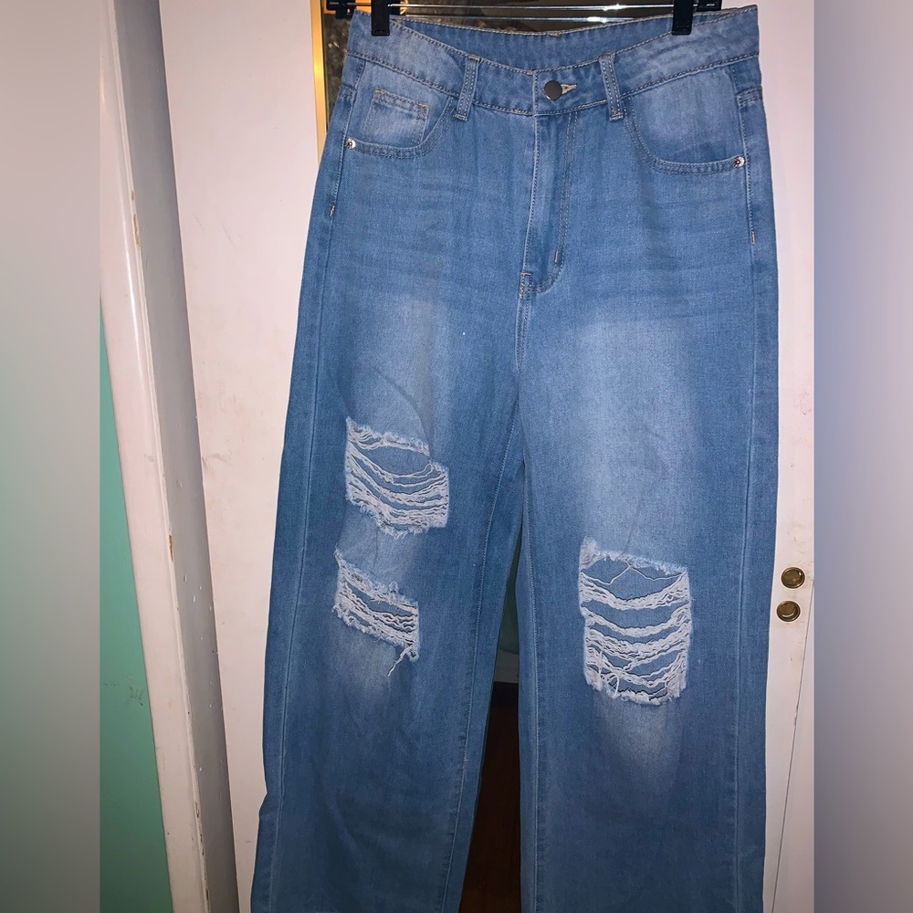 Distressed high-waisted jeans